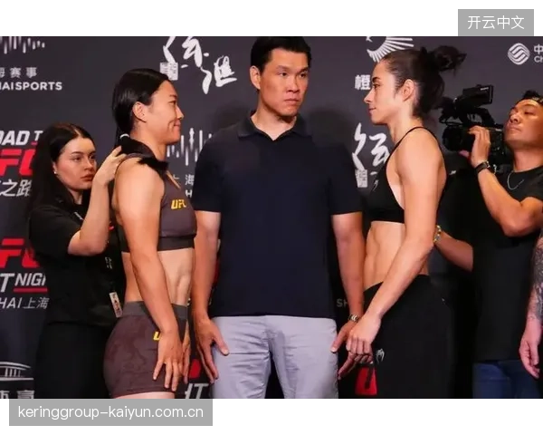 UFC对手拥抱感人一幕：在血与汗中，展现人性的光辉