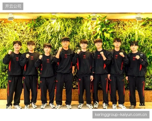 T1战队赛前阵容与训练日志:争锋之路的背后故事描述:揭秘T1战队赛前阵容布局与日常训练,探索他们如何在激烈的电竞舞台上不断突破自我、追求冠军的真实瞬间。关键词:T1战队、赛前阵容、训练日志、电竞、备战策略、团队合作、实力提升、冠军之路 T1战队赛前阵容与训练日志:争锋之路的背后故事描述:揭秘T1战队赛前阵容布局与日常训练,探索他们如何在激烈的电竞舞台上不断突破自我、追求冠军的真实瞬间。关键词:T1战队、赛前阵容、训练日志、电竞、备战策略、团队合作、实力提升、冠军之路