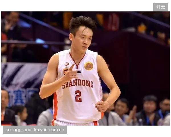 杨舒予的“七个篮板”背后：从球员到领袖的转变——如何在职业生涯中实现个人与团队的双赢